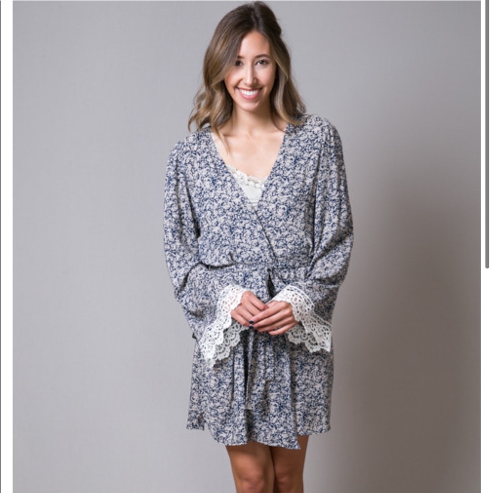 Stone cold fox blue flower pattern robe with lace bell sleeves *rare*